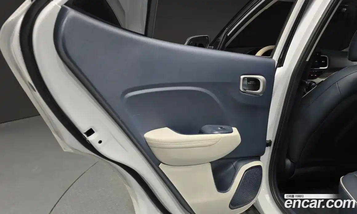 Hyundai Venue 2023 1.6 автомат (гидро), фото 14