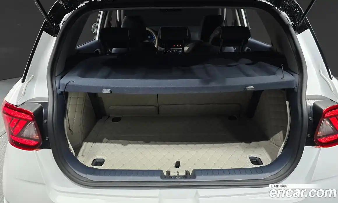 Hyundai Venue 2023 1.6 автомат (гидро), фото 27