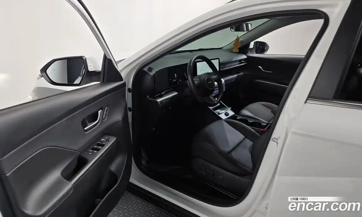 Hyundai Kona 2023 1.6 автомат (гидро), фото 13