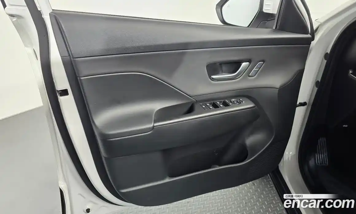 Hyundai Kona 2023 1.6 автомат (гидро), фото 14