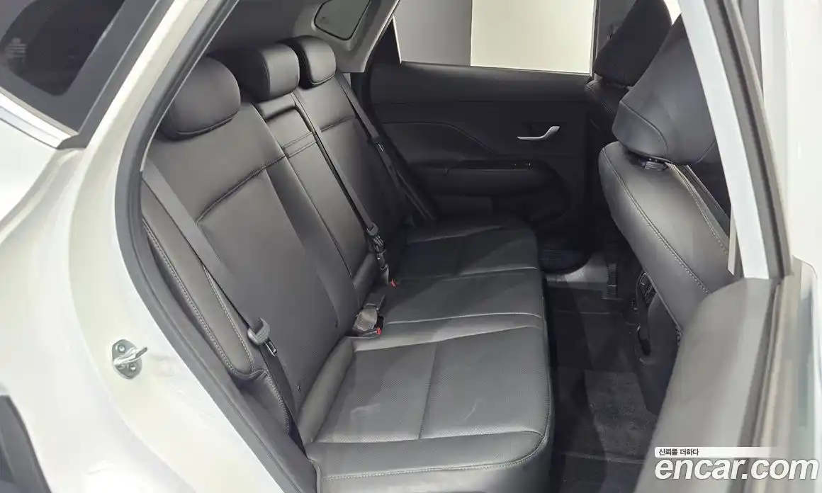 Hyundai Kona 2023 1.6 автомат (гидро), фото 17