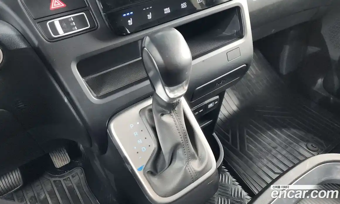 Hyundai Staria 2023 2.2 автомат (гидро), фото 12