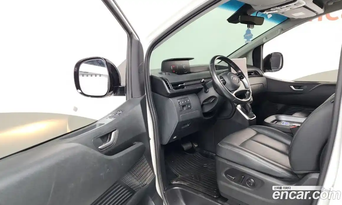 Hyundai Staria 2023 2.2 автомат (гидро), фото 13