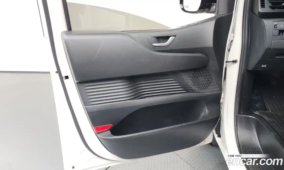Hyundai Staria 2023 2.2 автомат (гидро), фото 14