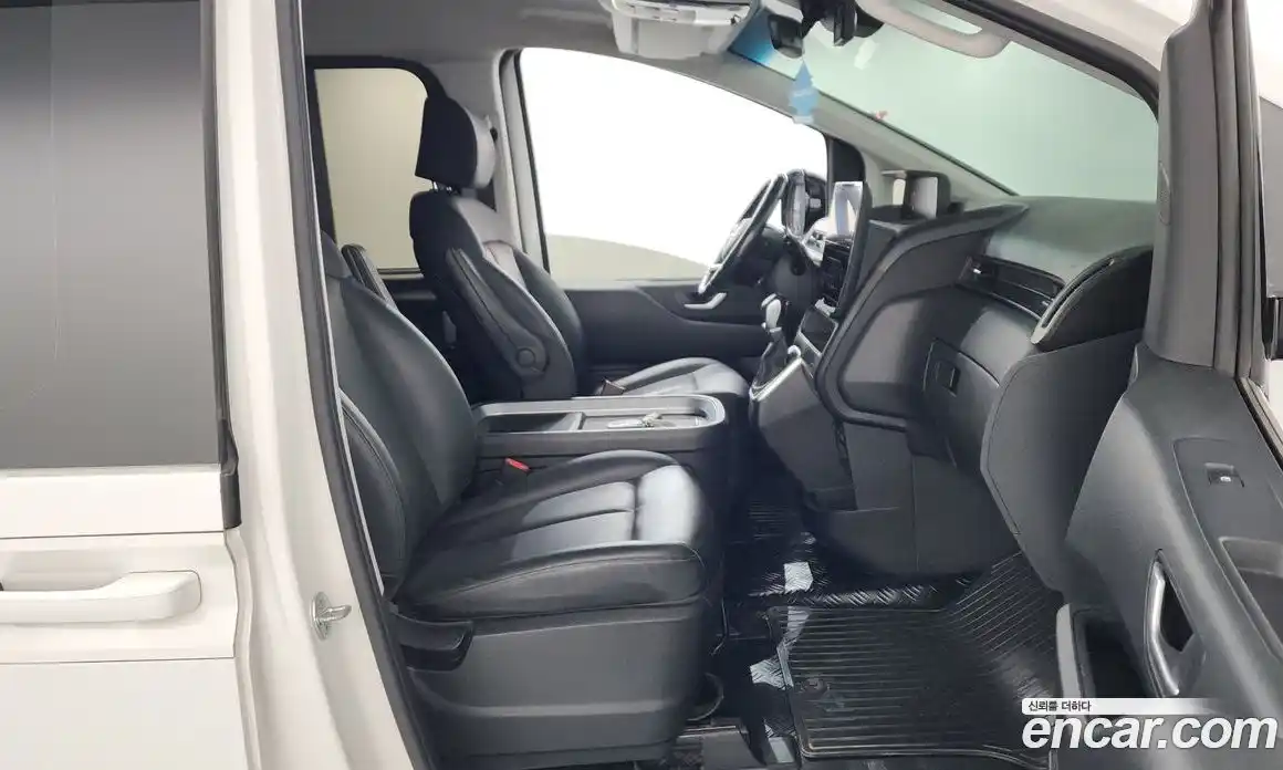Hyundai Staria 2023 2.2 автомат (гидро), фото 16