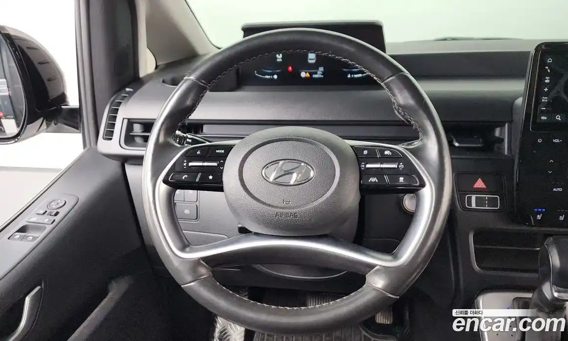 Hyundai Staria 2023 2.2 автомат (гидро), фото 19