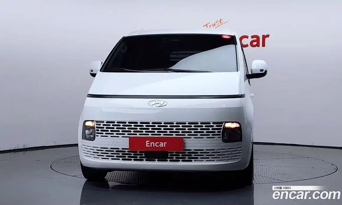 Hyundai Staria 2023 2.2 автомат (гидро), фото 3