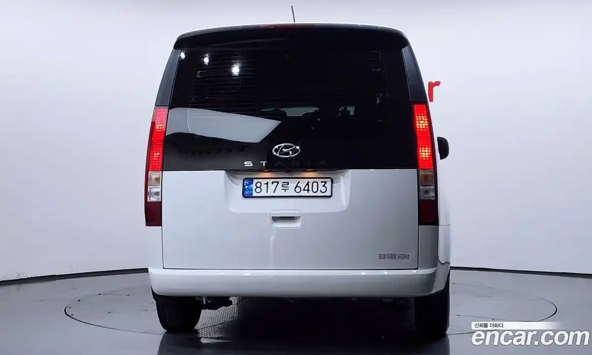 Hyundai Staria 2023 2.2 автомат (гидро), фото 4