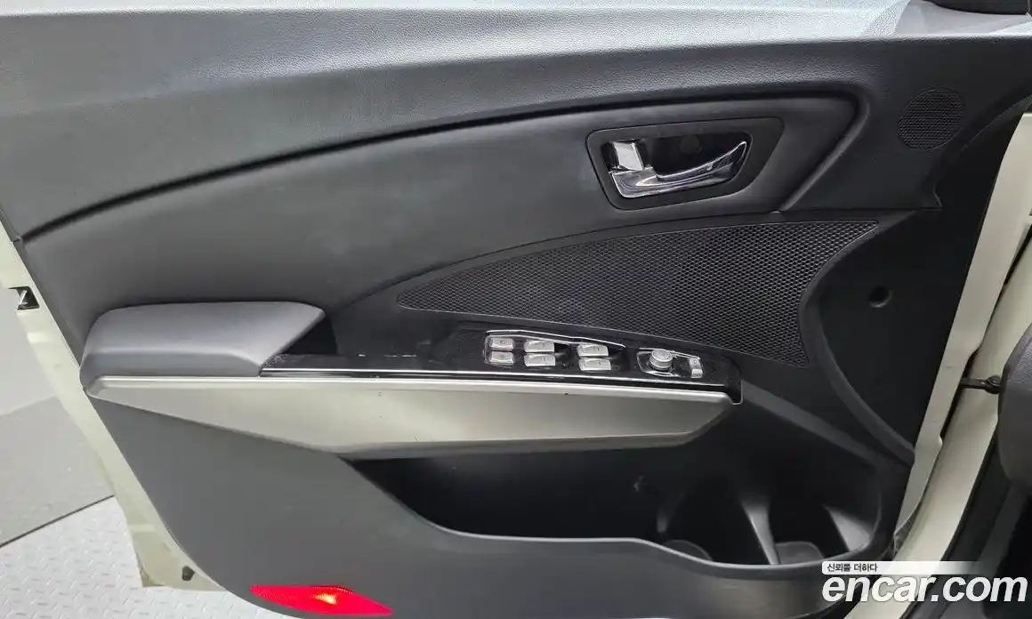 SsangYong TIBOLI 2015 1.6 автомат (гидро), фото 14