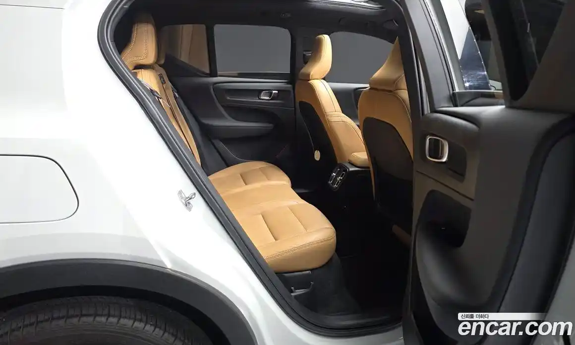 Volvo XC40 2021 2.0 автомат (гидро), фото 12