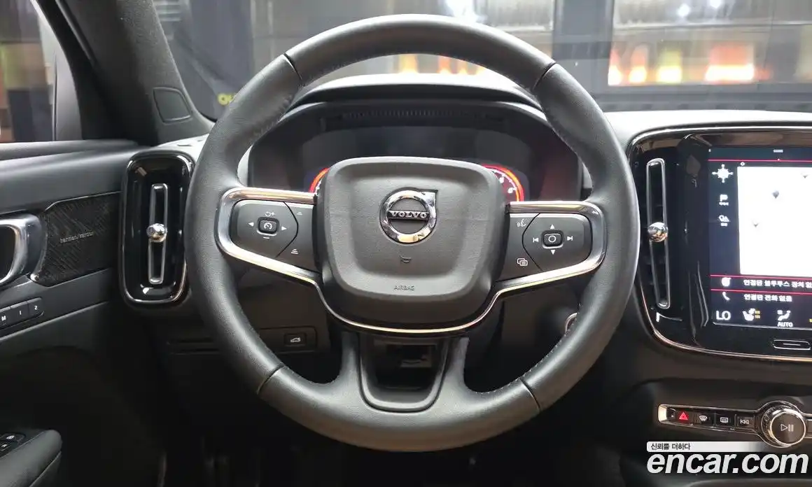 Volvo XC40 2021 2.0 автомат (гидро), фото 13