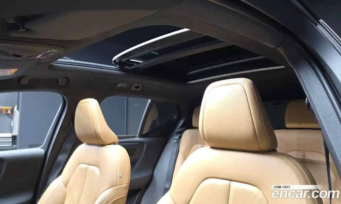 Volvo XC40 2021 2.0 автомат (гидро), фото 18