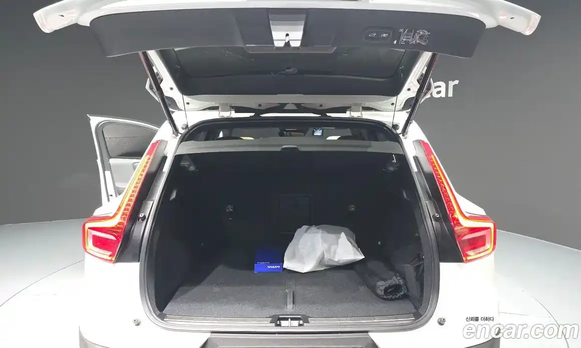Volvo XC40 2021 2.0 автомат (гидро), фото 20