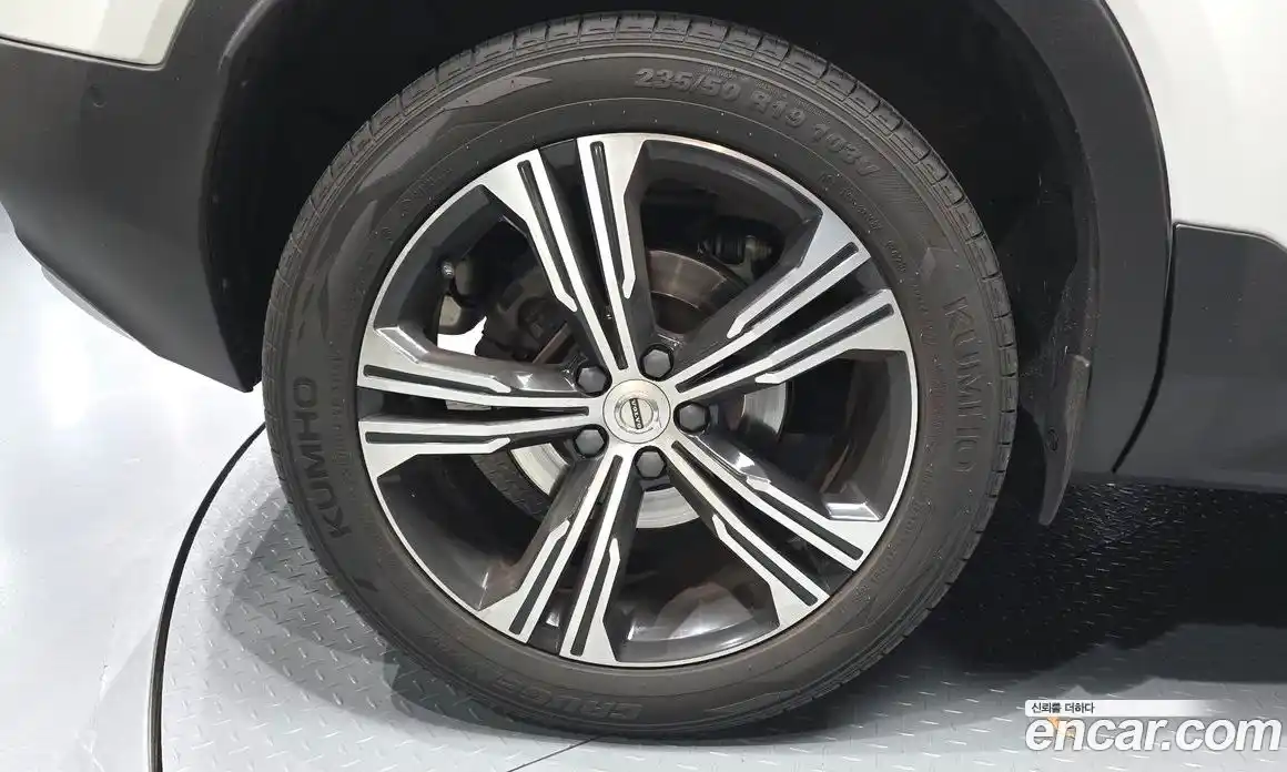 Volvo XC40 2021 2.0 автомат (гидро), фото 5
