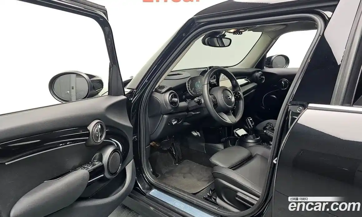 Mini Cooper 2023 1.5 автомат (гидро), фото 13