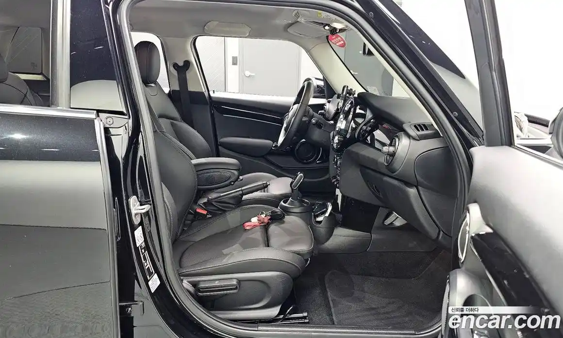 Mini Cooper 2023 1.5 автомат (гидро), фото 16