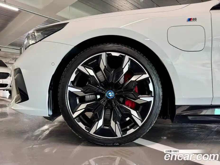 BMW 5 серия 2025 3.0 автомат (гидро), фото 5