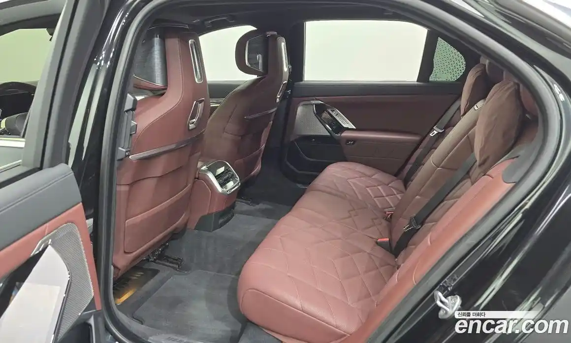 BMW 7 серия 2024 3.0 автомат (гидро), фото 17