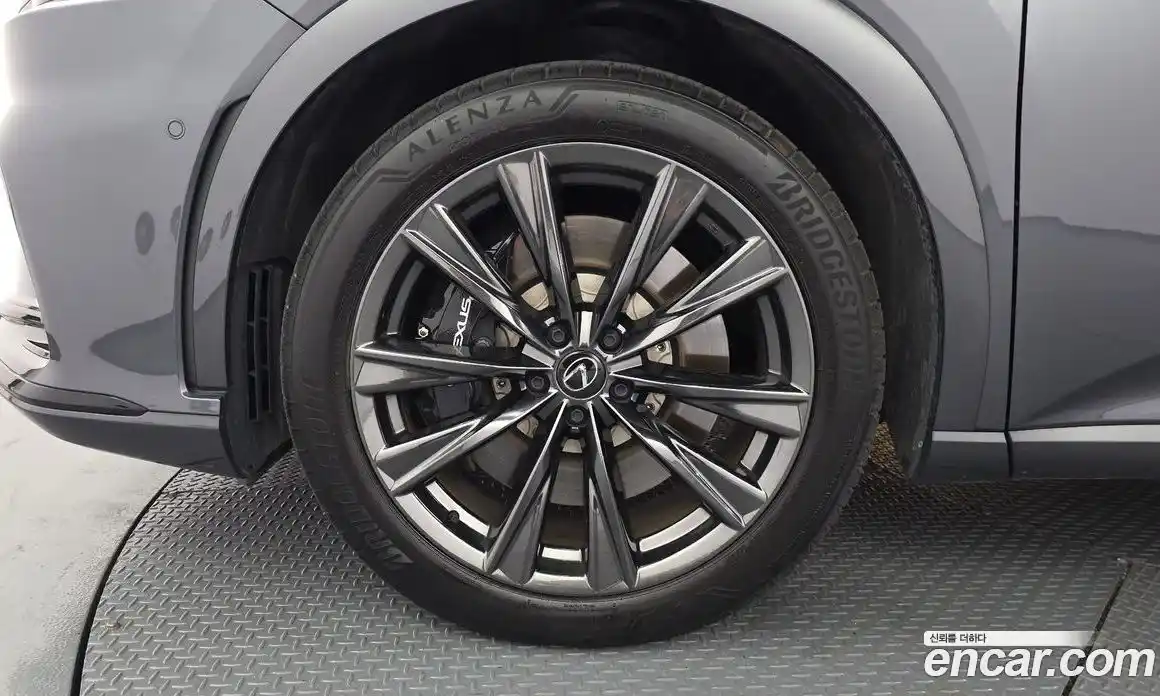 Lexus RX 2024 2.4 автомат (гидро), фото 5 Lexus RX 2024 2.4 автомат (гидро), фото 5