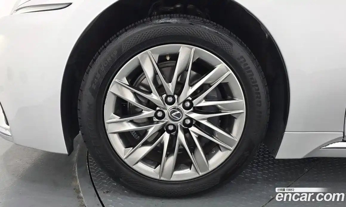 Lexus LS 2018 3.4 автомат (гидро), фото 5 Lexus LS 2018 3.4 автомат (гидро), фото 5