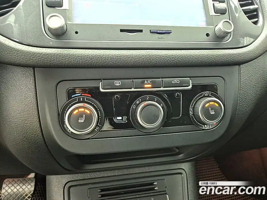 Volkswagen Tiguan 2013 2.0 автомат (гидро), фото 14