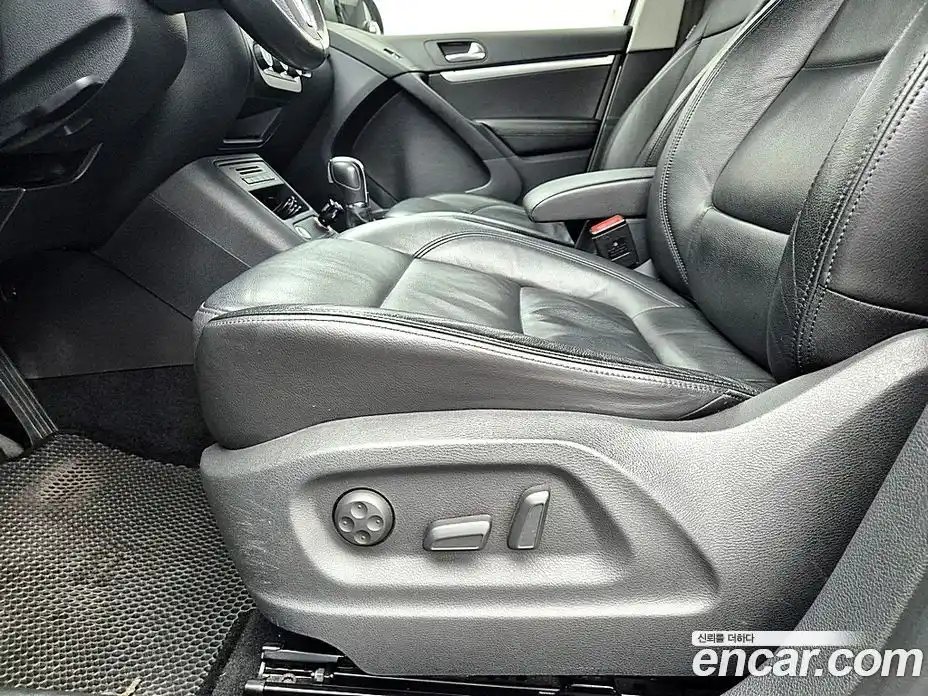 Volkswagen Tiguan 2013 2.0 автомат (гидро), фото 15