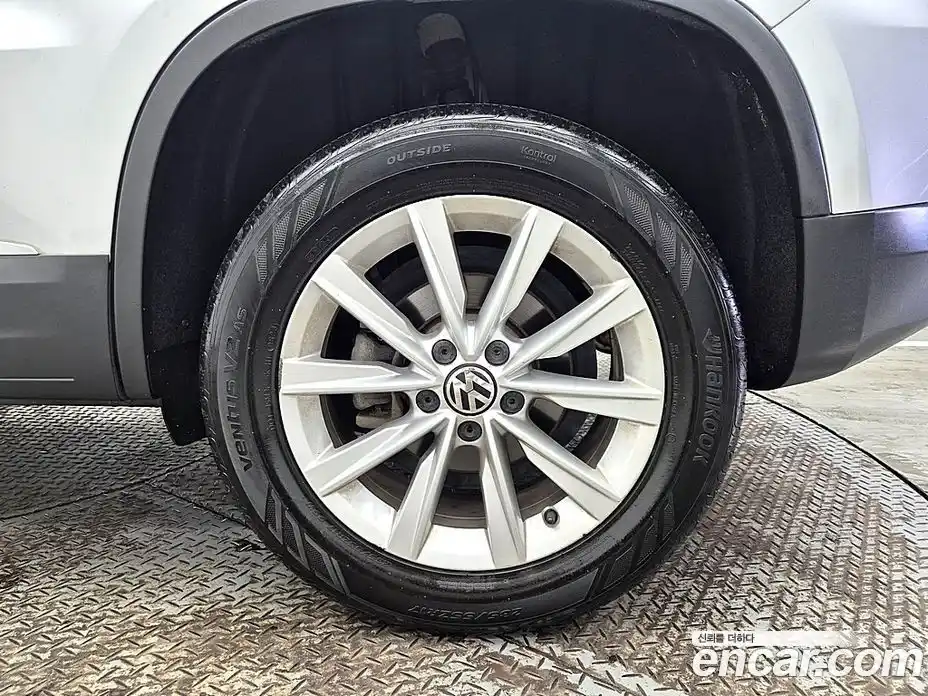 Volkswagen Tiguan 2013 2.0 автомат (гидро), фото 18