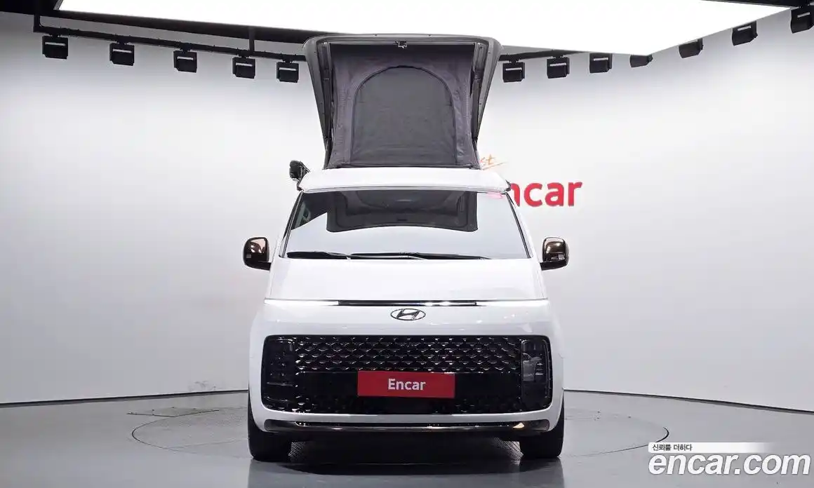 Hyundai Staria 2022 2.2 автомат (гидро), фото 3
