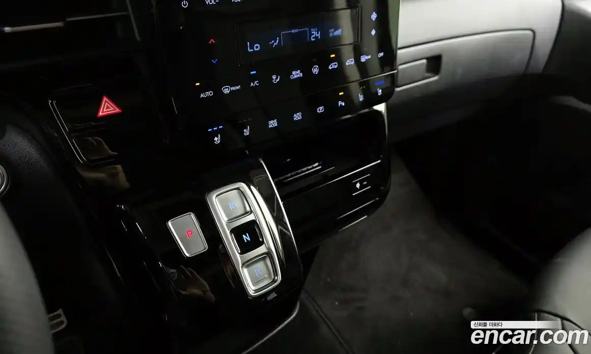 Hyundai Staria 2022 2.2 автомат (гидро), фото 9