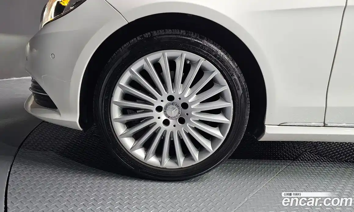 Mercedes-Benz E-Class 2016 3.5 гидро, фото 5 Mercedes-Benz E-Class 2016 3.5 гидро, фото 5