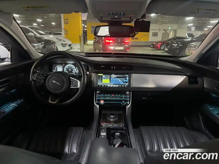 Jaguar XF 2018 2.0 автомат (гидро), фото 5 Jaguar XF 2018 2.0 автомат (гидро), фото 5