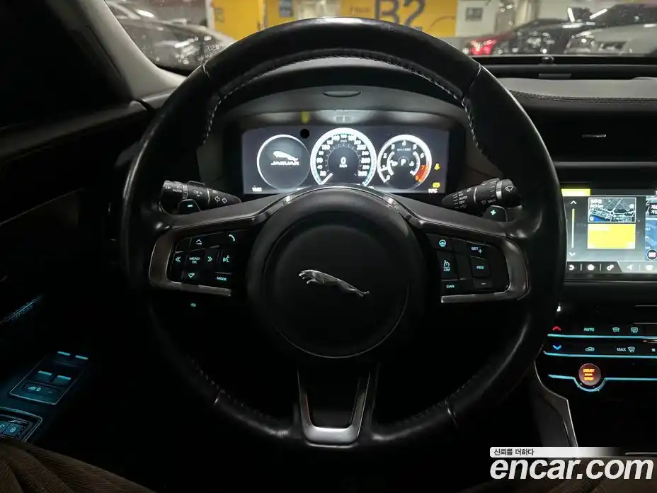 Jaguar XF 2018 2.0 автомат (гидро), фото 7 Jaguar XF 2018 2.0 автомат (гидро), фото 7
