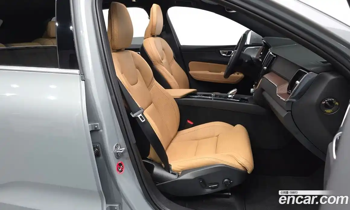 Volvo XC60 2024 2.0 автомат (гидро), фото 11