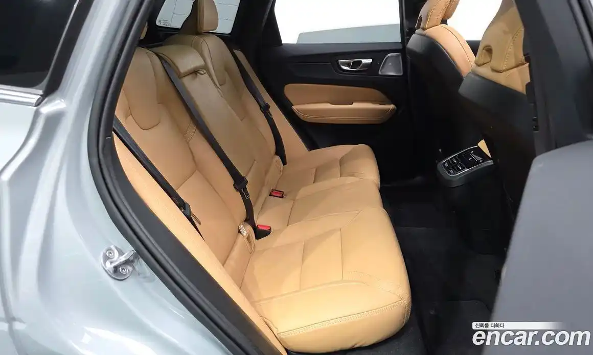 Volvo XC60 2024 2.0 автомат (гидро), фото 12