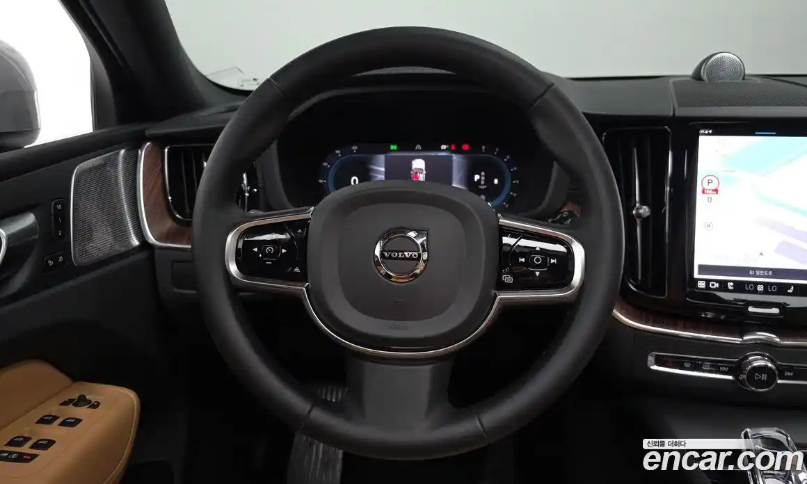 Volvo XC60 2024 2.0 автомат (гидро), фото 13
