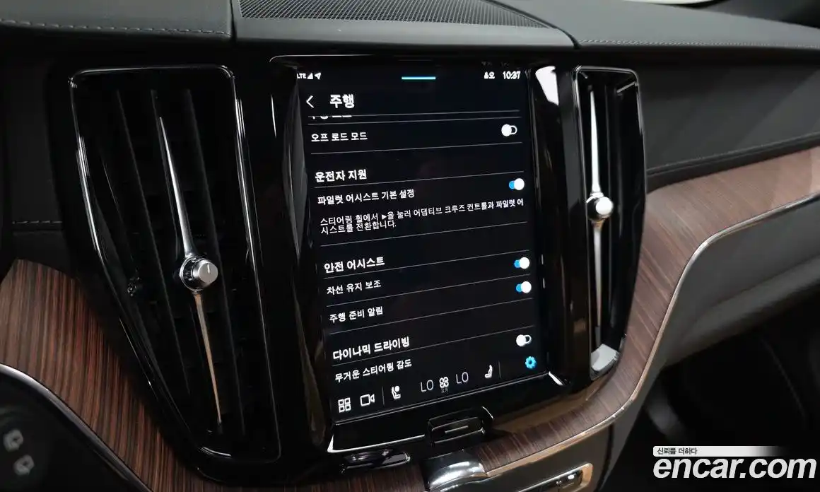 Volvo XC60 2024 2.0 автомат (гидро), фото 16