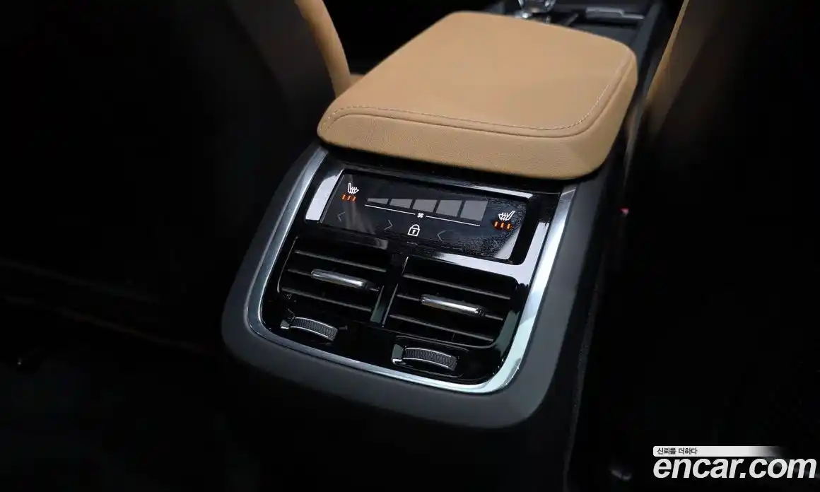 Volvo XC60 2024 2.0 автомат (гидро), фото 19