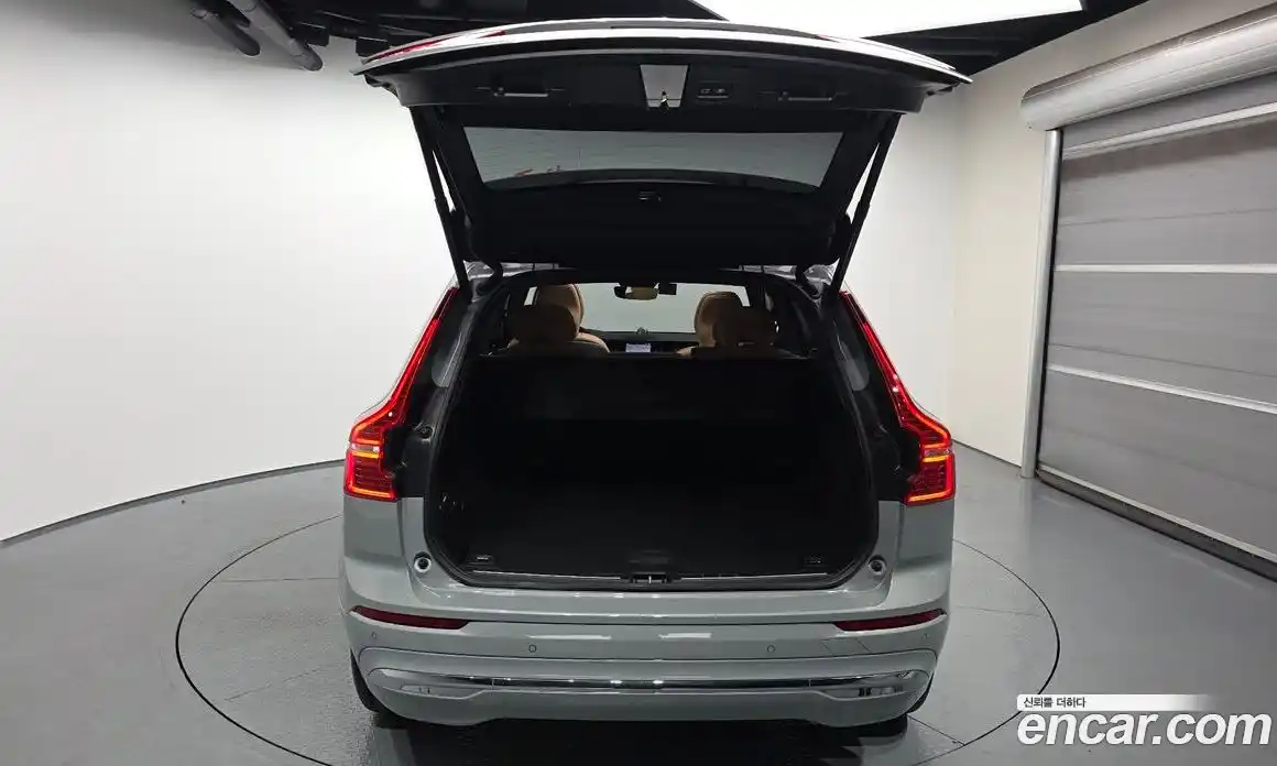 Volvo XC60 2024 2.0 автомат (гидро), фото 20