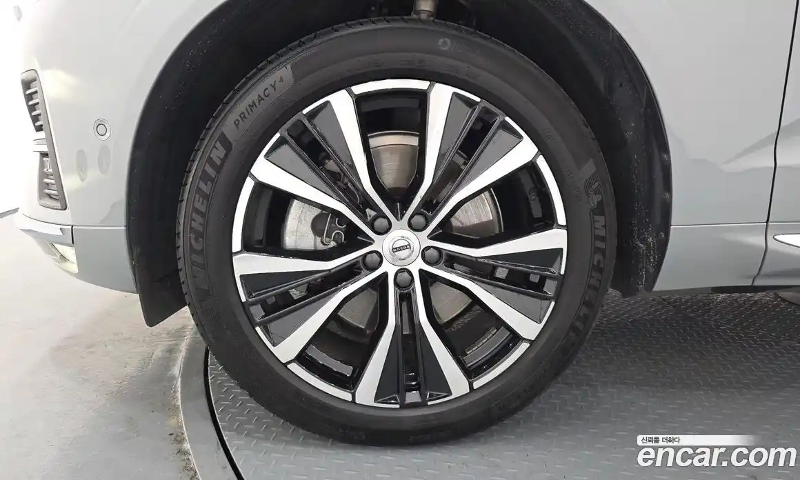 Volvo XC60 2024 2.0 автомат (гидро), фото 5