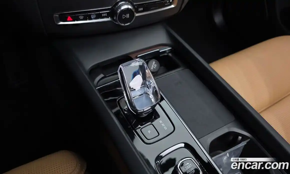 Volvo XC60 2024 2.0 автомат (гидро), фото 9