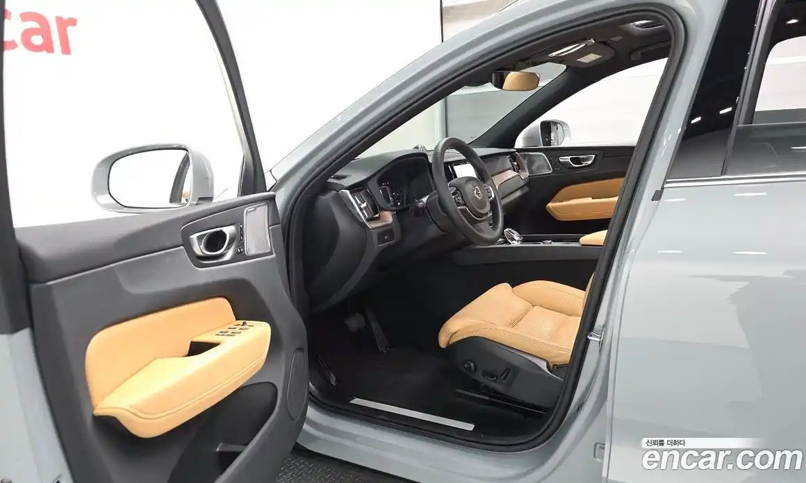 Volvo XC60 2024 2.0 автомат (гидро), фото 10