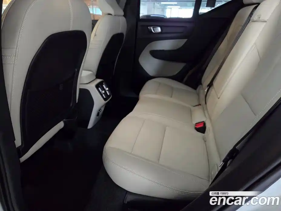 Volvo XC40 2026 2.0 автомат (гидро), фото 12