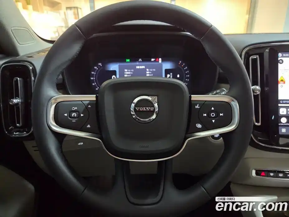 Volvo XC40 2026 2.0 автомат (гидро), фото 13