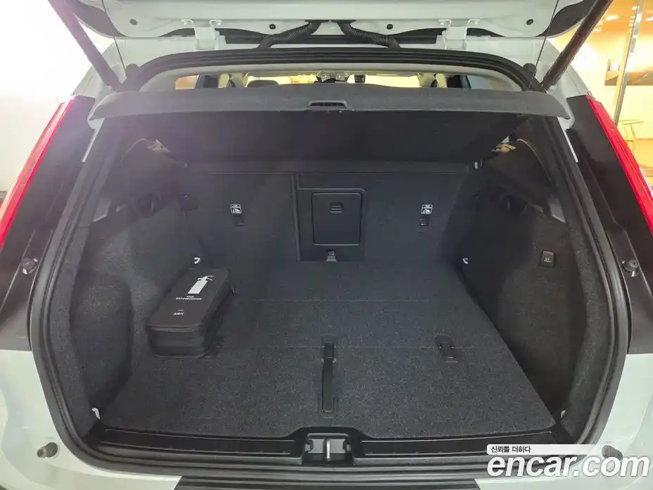 Volvo XC40 2026 2.0 автомат (гидро), фото 19