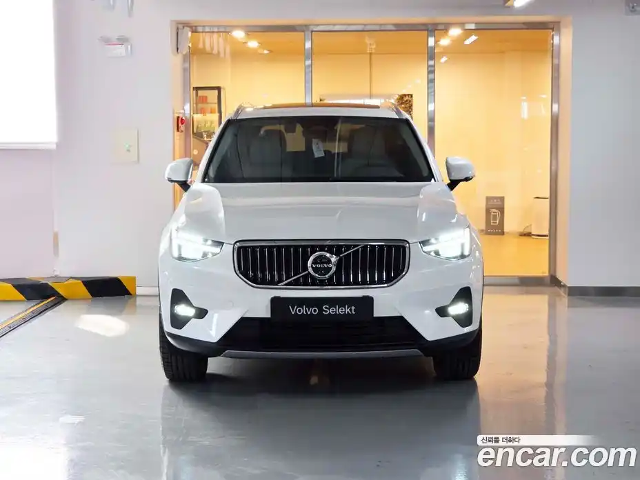 Volvo XC40 2026 2.0 автомат (гидро), фото 3