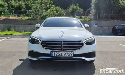 Mercedes-Benz E-Class 2023 2.0 автомат (гидро), миниатюра 2