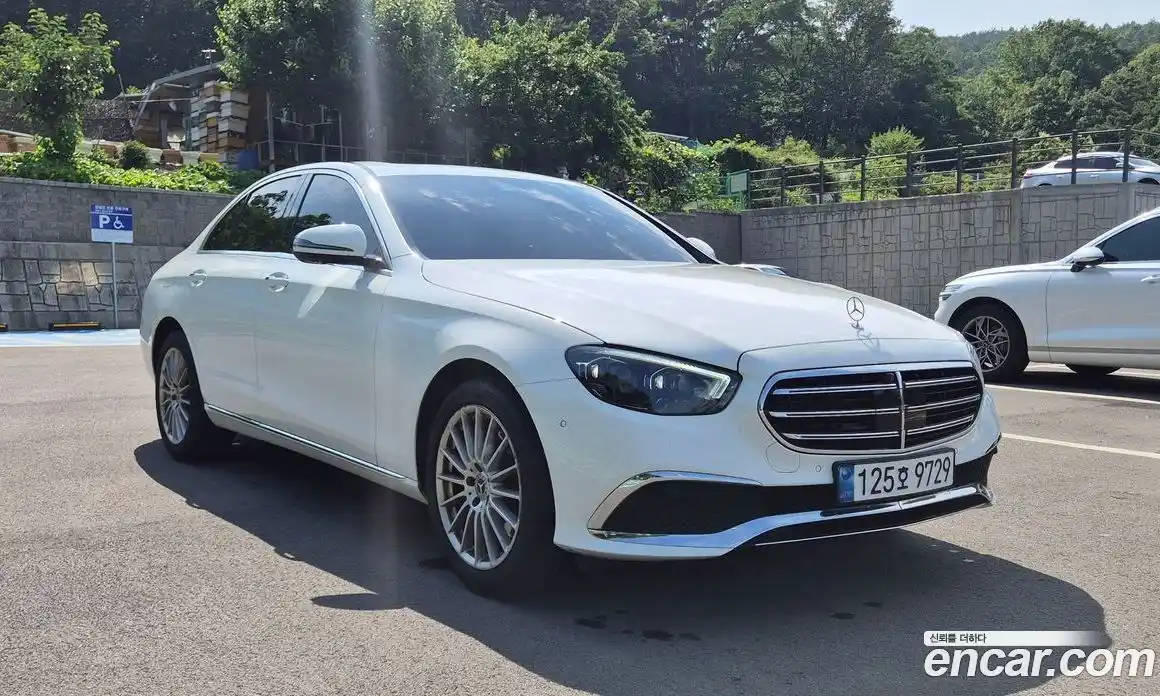 Mercedes-Benz E-Class 2023 2.0 автомат (гидро), фото 3