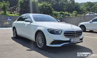 Mercedes-Benz E-Class 2023 2.0 автомат (гидро), миниатюра 3