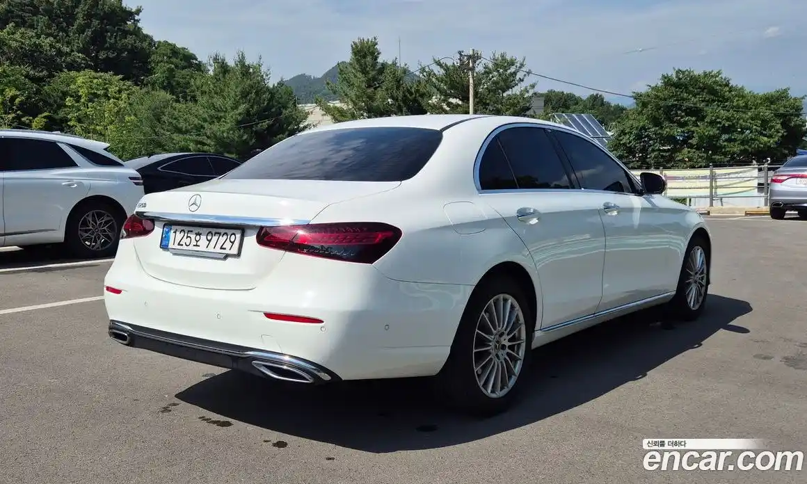 Mercedes-Benz E-Class 2023 2.0 автомат (гидро), фото 4