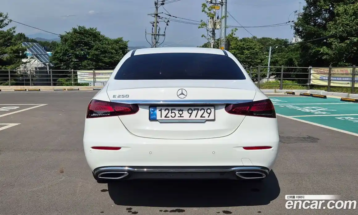 Mercedes-Benz E-Class 2023 2.0 автомат (гидро), фото 5